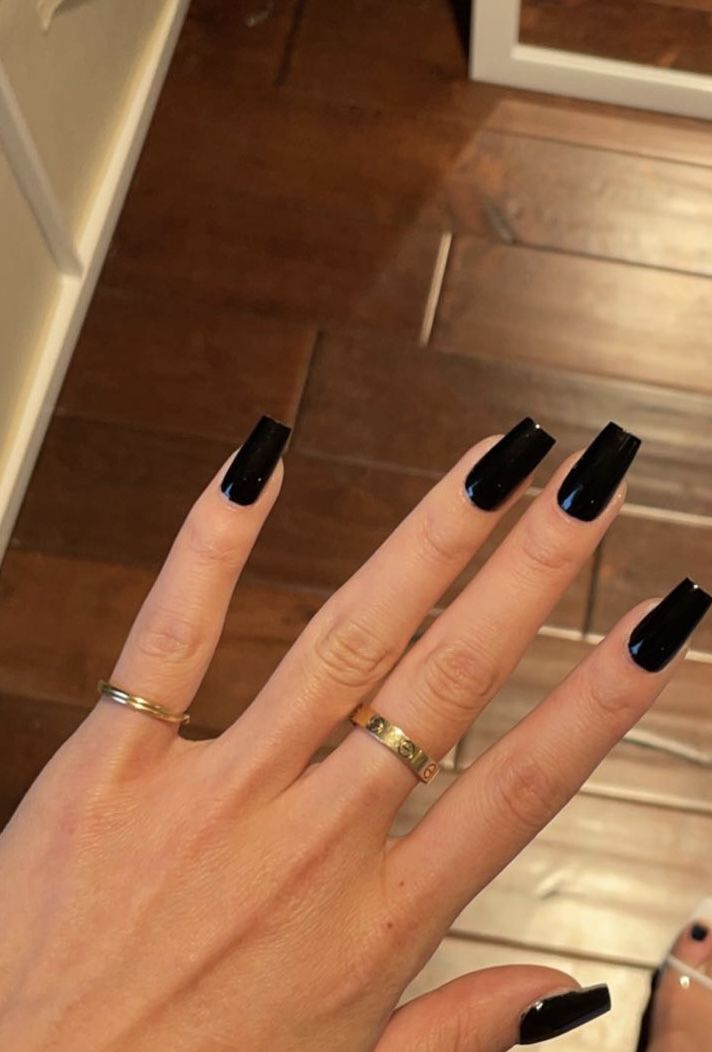 Rounded Square Nails Long, Acylic Nails Neutral, Short Square Nails Plain Colors, Nails Medium Square Design, Black Square Round Nails, Solid Nail Color Ideas Square, Acrylic Nail Designs Medium Square, Nail Inspiration Square Medium, All Black Acrylic Nails Square