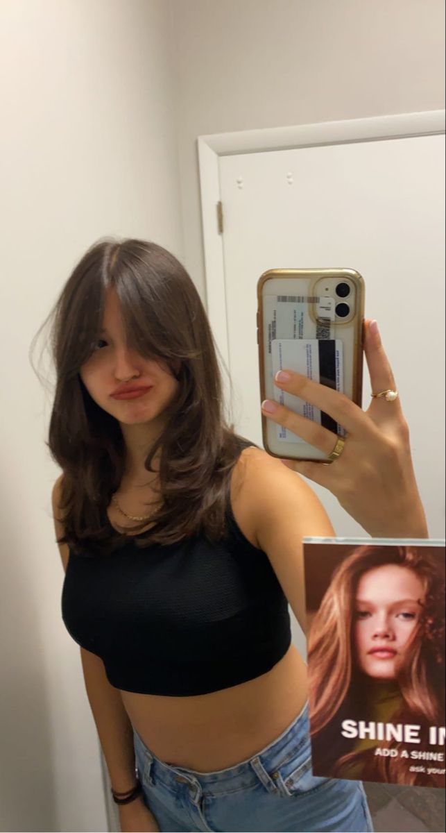 Armpit Length Haircut With Curtain Bangs, Soft Wolf Cut Hair Medium, Beach Life Style, Aesthetic Beach Girl, Haircuts For Medium Length Hair, Amazon Clothing, Aesthetic Vacation, Brown Hair Inspo, Vacation Essentials