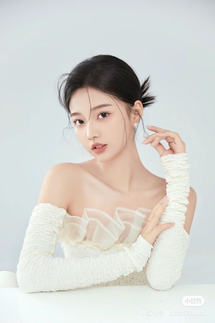 Korean Beauty Shoot, Front Body Reference, Ulzzang Photoshoot, Profile Photoshoot, Korean Photoshoot, Debut Photoshoot, Skin Model, Business Photoshoot, Photoshoot Studio