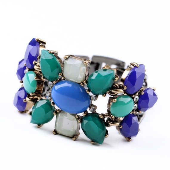 Statement blue and green chunky bracelet. Materials: rhinestone, resin, zinc alloy Flower Bangles, Peacock Jewelry, Cheap Bracelets, Retro Bracelet, Chunky Bracelet, Leaf Bracelet, Chunky Bracelets, Feather Jewelry, Bracelet Blue