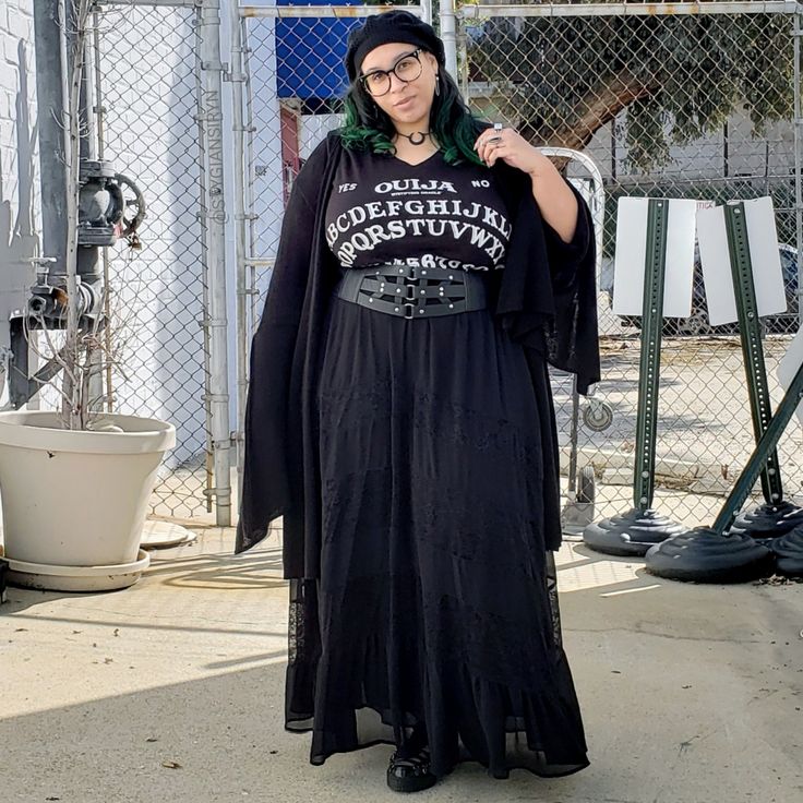 Ouija Feels Goth Plus Size, Plus Size Grunge, Plus Size Gothic, Plus Size Goth, Goth Outfit Ideas, Casual Goth, Goth Outfit, Boho Goth, Tokyo Street Fashion