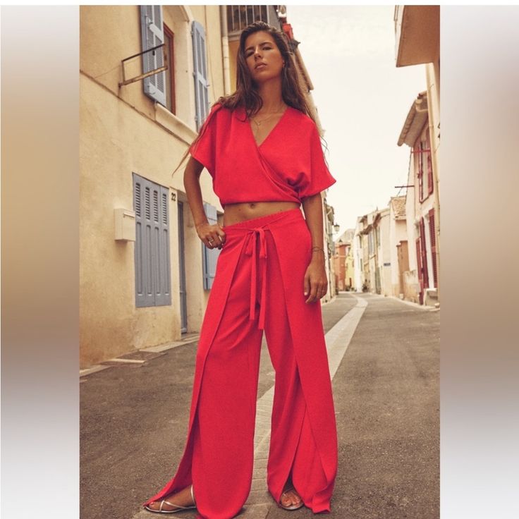 Fluid Pareo Pants From Zara. Red. Soft And Fluid Fabric. No Zipper. Elastic At The Waist. Size M Pareo Pants, Wrap Trousers, Pleats Pants, Bohemian Pants, Zara Jumpsuit, Trouser Co Ord, Crop Top Skirt, Zara Blouse, Denim Blouse