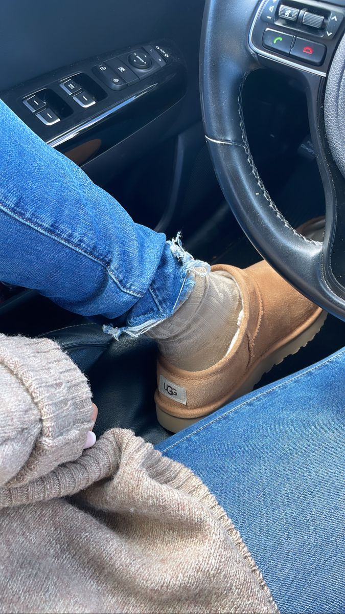 Classic Slipper Uggs Outfit, Ugg Suede Classic Slipper Outfit, Uggs Classic Slipper Outfit, Ugg Boots Jeans Outfit, Ugh Classic Slipper Outfit, Ultra Low Ugg Outfit, Uggs Classic Slipper, Burnt Cedar Uggs Outfit, Uggs And Socks