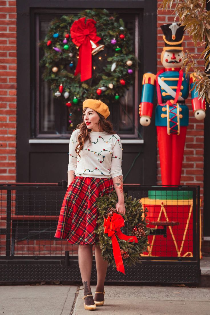 Christmas Skirt Outfit, Christmas Plaid Outfit, White Christmas Outfit, Disney Christmas Outfits, Cute Christmas Outfits, Trendy Christmas Outfits, Christmas Skirt, Christmas Day Outfit, Christmas Outfits Women