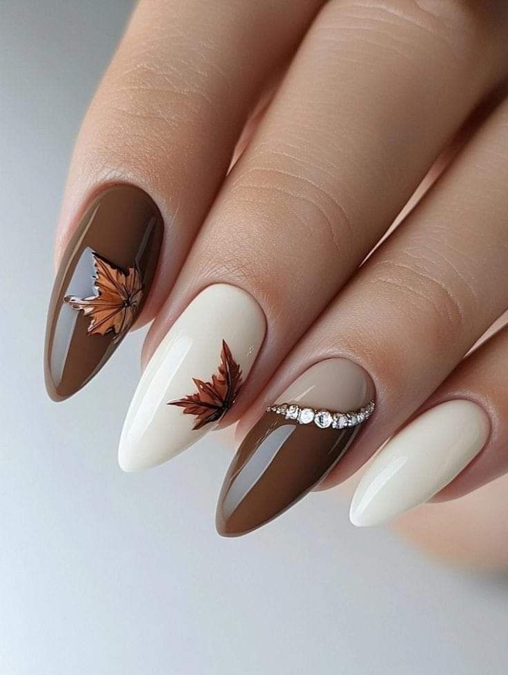 Nail Ideas Almond Shape Fall, Fall Season Nails Burgundy, October Birthday Nail Ideas, Fall Watercolor Nail Art, December Gel Nail Ideas, Nail Brown Design, Fall Luminary Nails, Autumn Nails Ideas 2024, White Fall Nail Ideas