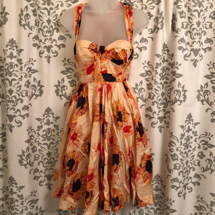 Excellent Condition/Never Worn. Perfect Spring/Summer Dress. Fitted A-line Sundress For Spring, Retro Beach Dresses For Summer, Retro Summer Beach Dresses, Fitted Retro Sundress For Spring, Spring Beach Dress In Retro Style, Fitted Spring Sundress, Retro Lined Summer Dresses, Retro Summer Dresses Lined, Fitted Summer Sundress