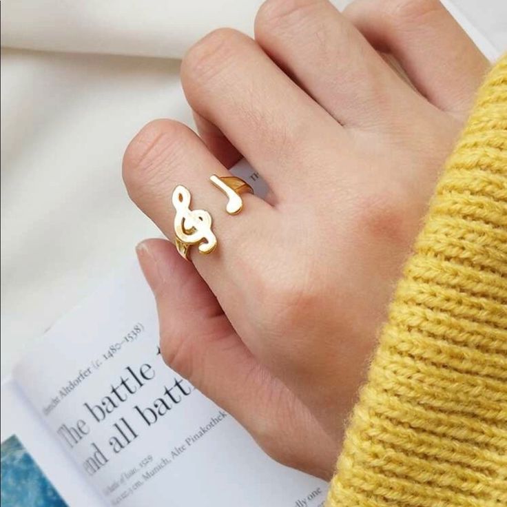 Simple And Elegant Treble Clef And Music Note Ring Materials- 100% Alloy Diameter- 0.6 Inches Mix And Match With Any Outfit For Any Occasion! Bundle With Other Items To Save! Boutique Item New Without Tags Fast Shipper 5 Star Seller Posh Mentor Suggested User/Posh Ambassador Rings Shein, Music Note Jewelry, Music Note Ring, Plain Frames, Helix Piercing Jewelry, Casual Rings, Cuff Ring, Hot Jewelry, Sparkle Jewelry