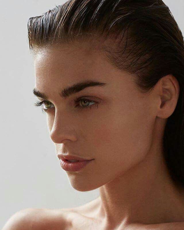 Raina Hein, Jawline Goals, Perfect Jawline, Chiseled Jawline, Rhinoplasty Nose Jobs, Strong Jawline, Face Structure, Pretty Nose, Perfect Nose