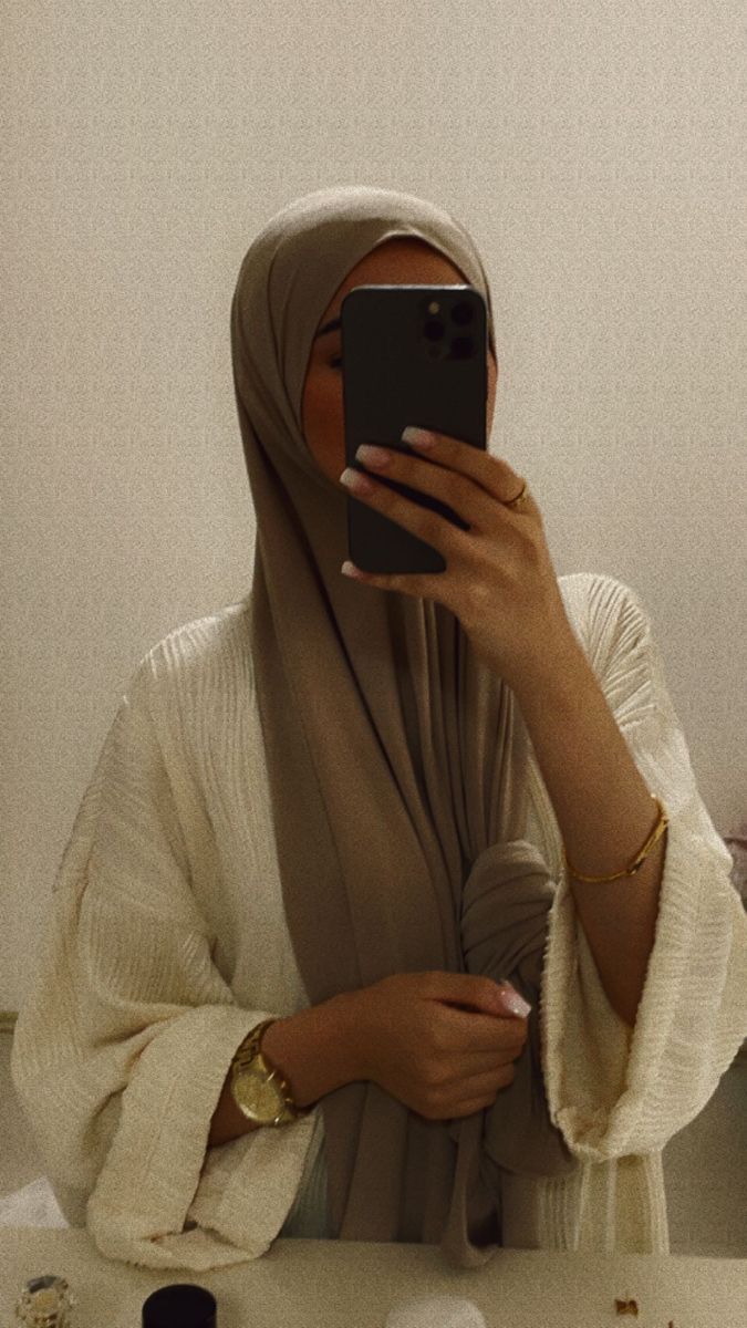 Khaleeji Hijab Style, Jersey Hijab Outfit, Hijab Eid Outfits Ideas, Khaleeji Outfits, Khaleeji Hijab, Jersey Hijab Style, Hijabi Lifestyle, Eid Outfits Ideas, Fits Inspiration