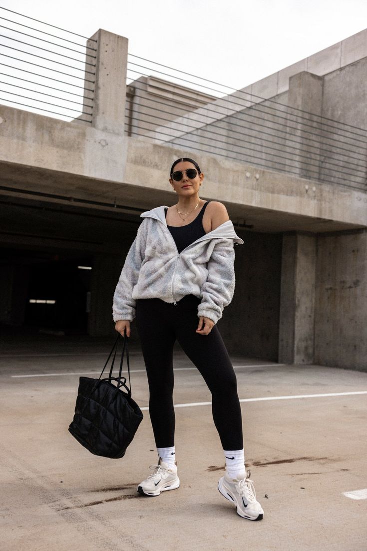 Black Leggings Styling, Long Socks Outfit Summer, Leggings And Sports Bra Outfit With Jacket, Tall Nike Socks Outfit, Hoodie With Leggings, Oversized Crew Neck Hoodie In Sportswear Style, Sport Socks Outfit, Hoodie Leggings Outfit, Oversized Gym Hoodie In Sportswear Style