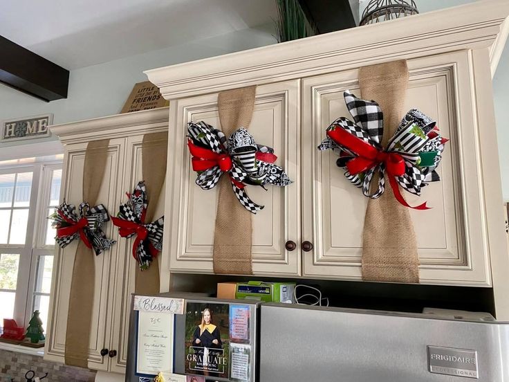 the kitchen cabinets are decorated with red, black and white bows