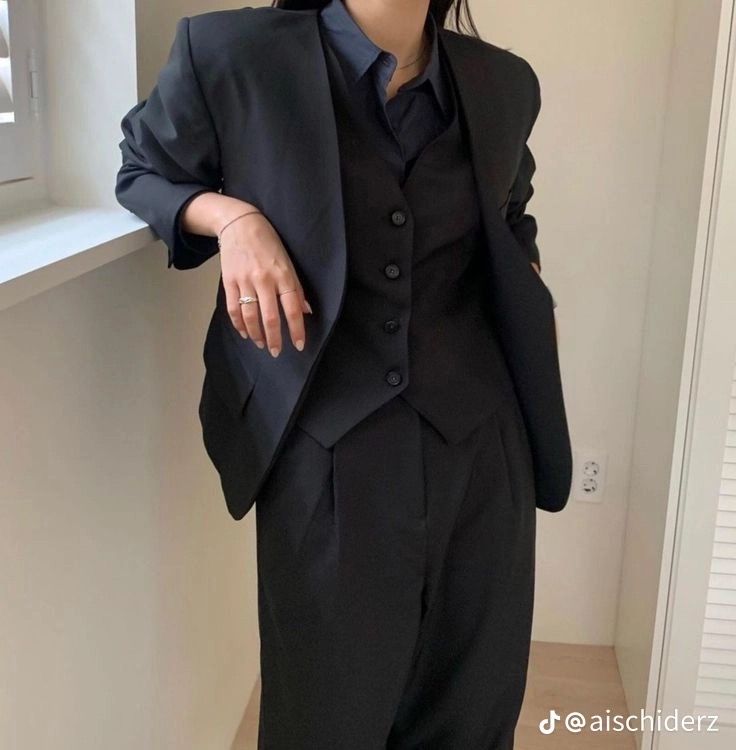 Rebecca Patricia Armstrong, Suit Dresses, Five Hargreeves, Masc Women, Woman In Suit, Academia Outfits, Formal Suit, Prom Suits