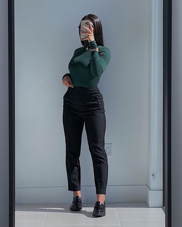 Sporty Business Casual Women Summer, Higher Education Work Outfits, Casual Office Outfits Women Summer Work Attire Flats, Rich Work Outfit, Csi Outfit Ideas, Moody Casual Outfit, Green Shirt Business Casual Outfit, Woman Car Salesman Outfit, Bunisses Casual Outfit Women