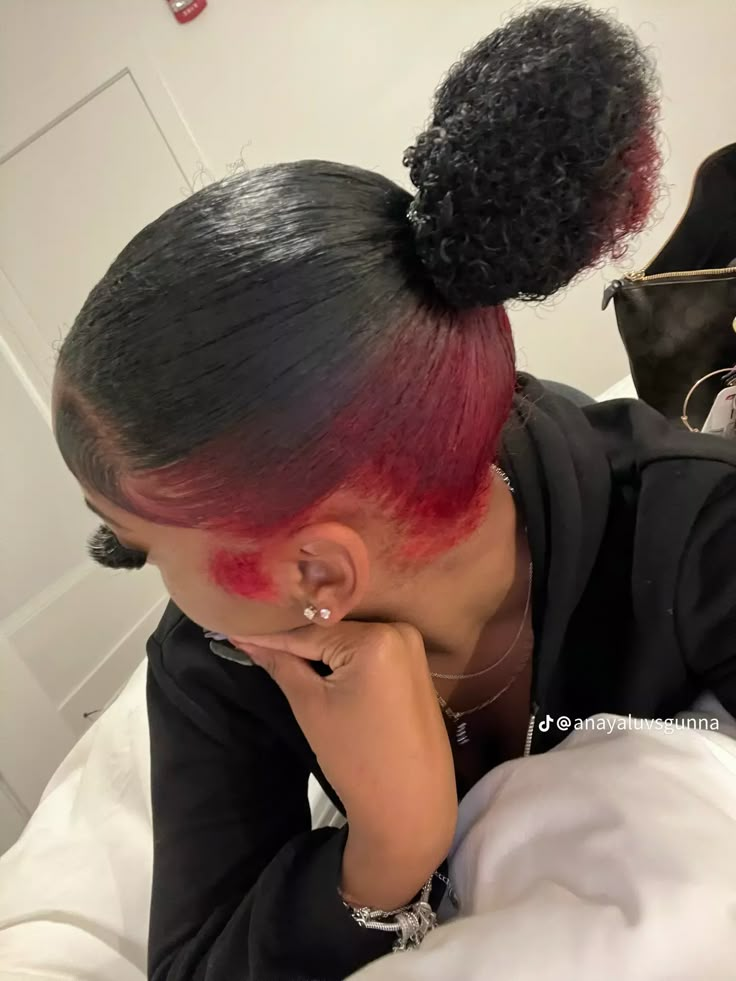 Skunk Hair On Black Women, Hair Died Idea, Red Hair Black Women Natural, Stunk Strip Hairstyles, Skunk Stripe Hair Black Women, Red Skunk Hair, Red Natural Hair Black Women, Dyed Edges, Peekaboo Hair Colors