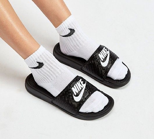 Nike Crocs, Sandals Nike, Nike Flip Flops, Summer Footwear, Slider Sandals, Slides Sandals, Nike Womens, Dc Sneaker, Flip Flop