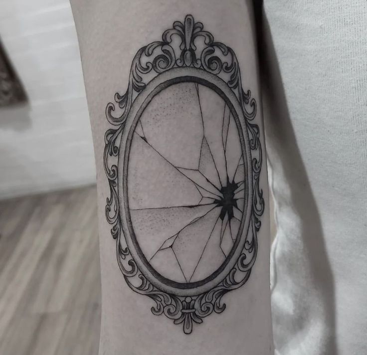 Haunted Mirror Tattoo, Vintage Mirrors Tattoo, Mirroring Tattoos, Oval Mirror Tattoo, Medusa Mirror Tattoo, Antique Mirror Drawing, Vintage Mirror Tattoo Design, Gothic Mirror Drawing, Vanity Mirror Tattoo