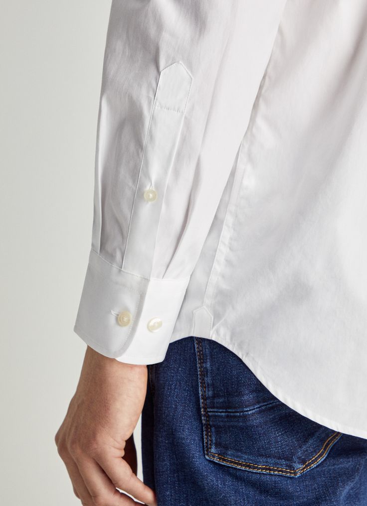 Crafted in an Egyptian cotton poplin fabric, this club-fit shirt stands out with elegant white buttons that contrast with autumnal tones. Combine this shirt with a pair of our seasonal chinos for a casual look. 
 
 - Club cut 
 - Long sleeves 
 - Buttoned collar 
 - Adjustable cuffs 
 - Chest pocket 
 - FAÇONNABLE logo label on the pocket Club Fits, Cotton Poplin Fabric, Logo Label, Trendy Shirts, Egyptian Cotton, Poplin Shirt, Look Casual, Poplin Fabric, Cotton Poplin