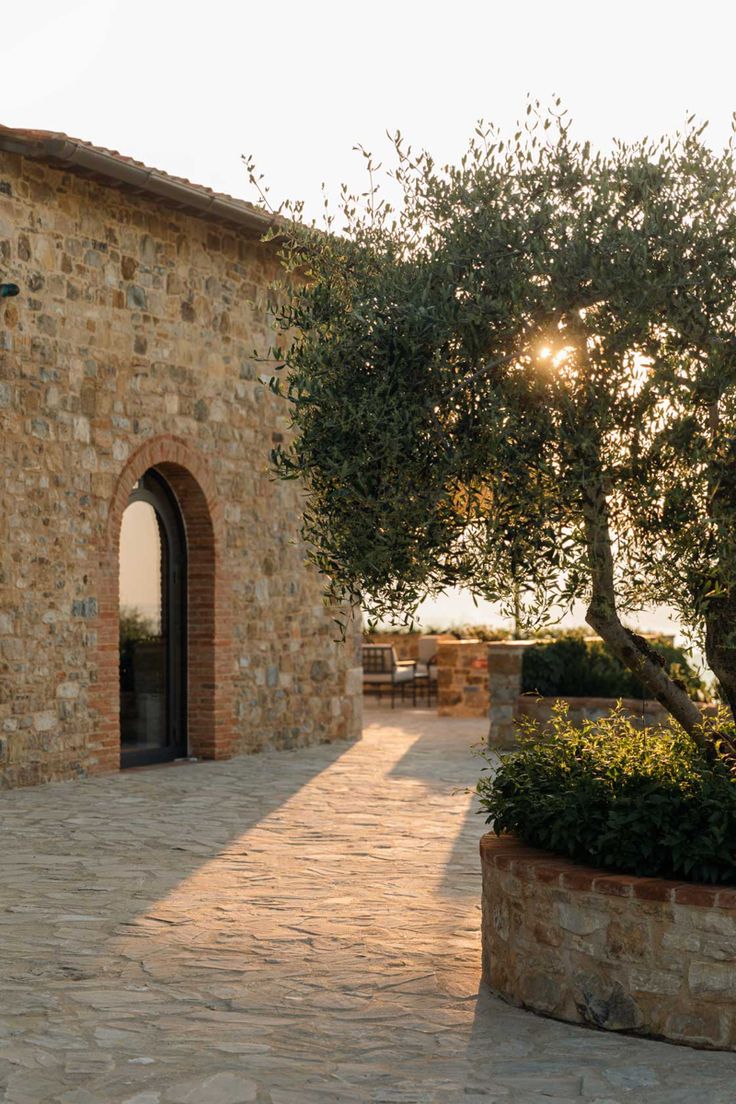 A rustic-chic reatreat offering an authentic and relaxed Tuscan experience Tuscan Stone House, Italian Countryside Interior, Tuscan Driveway, Tuscan Villa Exterior, Tuscany Architecture, Tuscan Interior Design, Rustic Italian Villa, Italian Garden Design, Italian Villa Interior Design