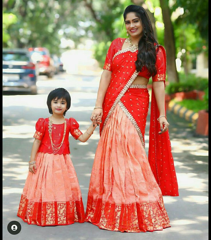 Mom Daughter Matching Dresses Indian, Mom And Daughter Dresses Indian, Matching Dress For Family, Family Matching Outfits Indian, Baby Lehenga, Mom Daughter Matching Dresses, Mom Daughter Outfits, Daughter Dress