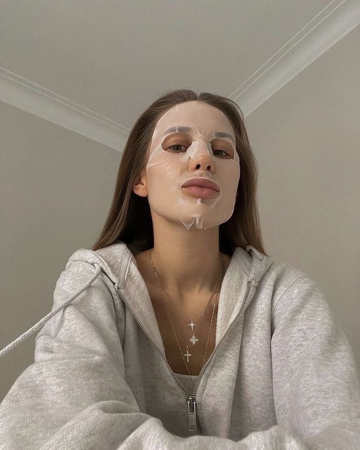 Clean Makeup Aesthetic, Personal Care Routine, Prettiest Celebrities, Makeup Aesthetic, Vogue Beauty, Aesthetic Picture, Pretty Skin Care, Pretty Females, Skin Therapy