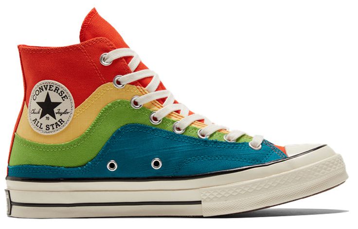 The Chuck Taylor All Star 1970s 'The Great Outdoors' is a shoe that pays homage to nature with its layered design. It features a canvas upper in Bright Poppy, overlaid with peach-colored ripstop, lime green twill canvas and teal slub canvas. The different colors represent the interaction between water and land at different temperatures. The shoes are completed with recycled laces and a white rubber midsole. Rainbow Shoes, Converse Style, Converse Chuck 70, Colorful Shoes, Black Gums, Chuck 70, Layered Design, Converse Chuck Taylor All Star, Chuck Taylor All Star