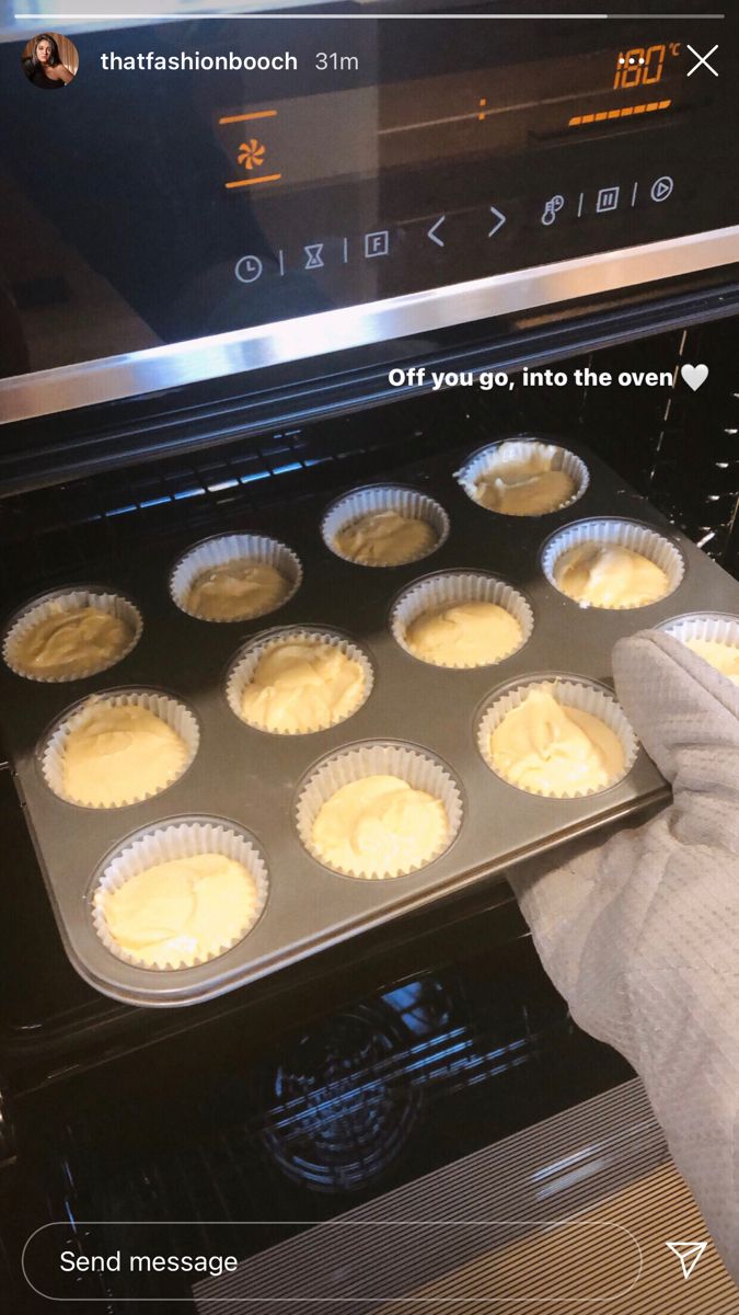 Cake Baking Snap, Cupcake Instagram Story Ideas, Baking Aesthetic Cupcakes, Baking Stories Instagram, Cupcake Snapchat Story, Baking Ig Story Ideas, Cupcake Instagram Story, Baking Captions For Instagram Story, Cupcake Captions Instagram