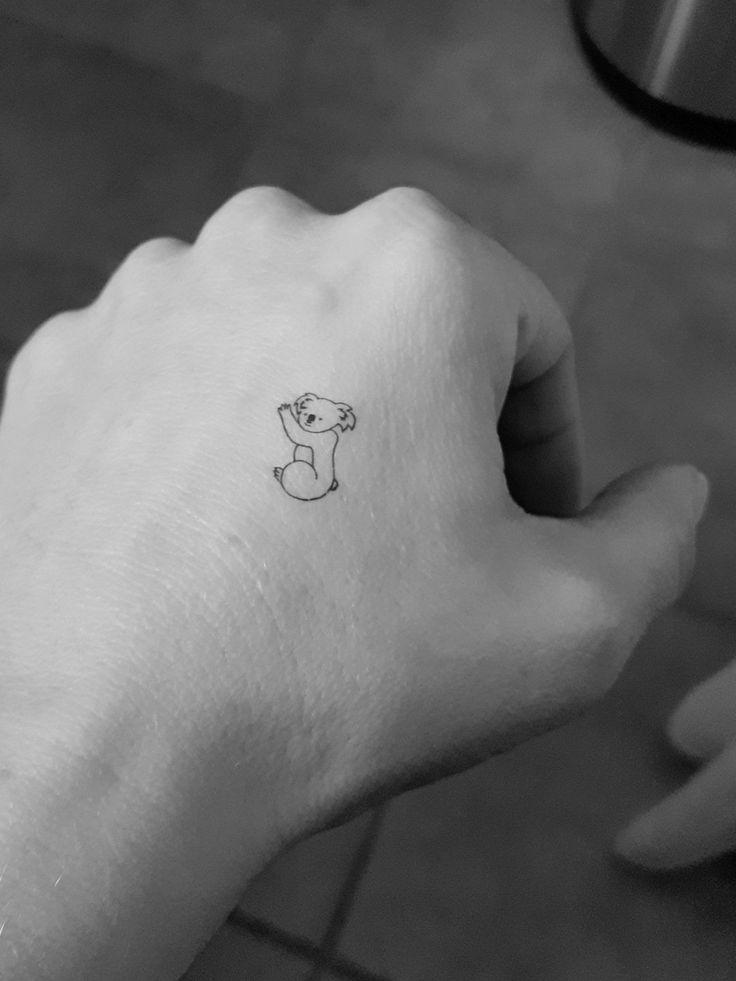 Koala Tattoo Cute, Simple Koala Tattoo, Australia Tattoo Ideas, Black Rose Tattoo Meaning, Mens Face Tattoos, Koala Tattoo, Sock Tattoo, Australia Tattoo, Soft Tattoo