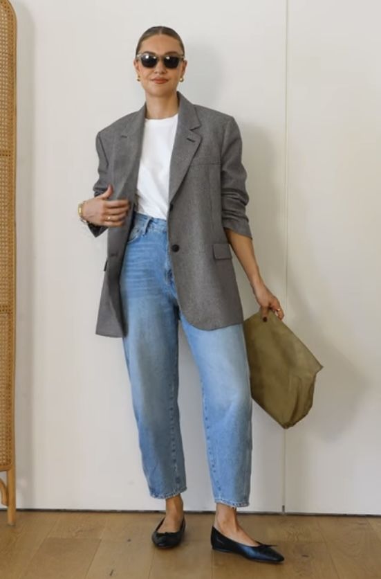 Grey Oversize Blazer Outfit, Grey Blazer And Jeans Outfit, Jean With Blazer Outfit, Charcoal Blazer Women Outfit, Light Grey Blazer Women Outfits, Grey Blazer Outfits For Women, Grey Blazer Women Outfit, Double Breasted Jacket Women, Gray Blazer Outfit