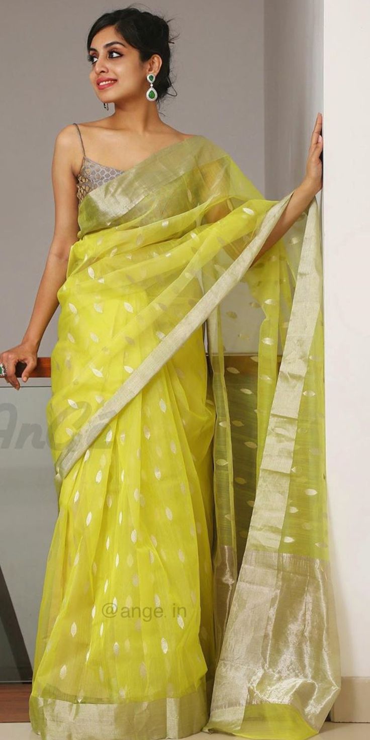 Sarees For Graduation Day, Graduation Saree, Model Saree, Elegant Work Wear, Modern Blouse, Indian Closet, Sabyasachi Sarees, Bridal Indian, Saree Wearing Styles