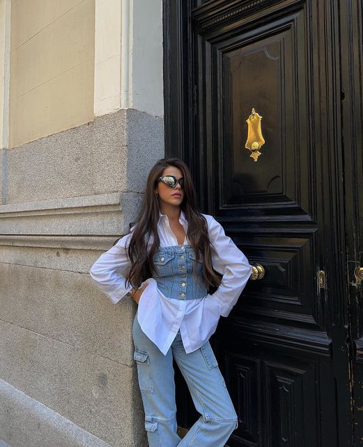 Violeta Mangriñan on Instagram: "���🤞🏽" Corset On Top Of Shirt, Denim Top Outfit, Legs Outfit, Neat Casual Outfits, White Shirt Outfits, Corset Outfit, Stylish Fall Outfits, Effortlessly Chic Outfits, Paris Outfits