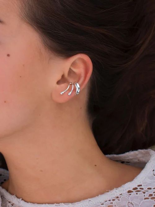 Das Original wird in der Innenseite des Schmuckstucks durch die Gravur Nelly erkennbar. So kannst du dir sicher sein, dass dein Ear Cuff aus nachhaltiger und fairer Produktion kommt. Ear Climber, Ear Cuffs, Ear Cuff, Cuff, Gold