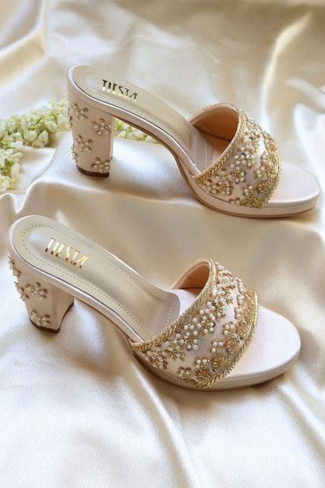 Heels Indian Wedding, Block Sandals Heels, Bride Footwear Indian, Indian Wedding Heels Brides, Heels For Indian Wedding, Indian Sandals Heels, Indian Wedding Heels, Wedding Footwear For Bride, Wedding Chappal For Bride