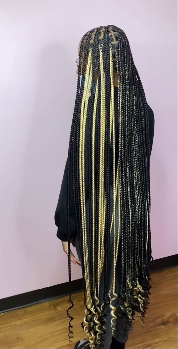 Braid Styles Blonde Hair, Knotless Box Braids With Blonde Streaks, Fake Braided Hairstyles, Knotless Braids With Color Blonde, Hair Colors For Braids, Medium Knotless Box Braids Long, Medium Long Knotless Braids, Long Knotless Braids With Color, Medium Knotless Braids Long