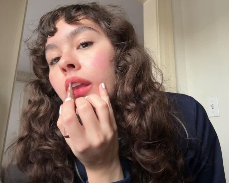 enya umanzor Micro Bangs, Enya Umanzor, Slay Girl, Baby Bangs, Bangs Curly, Eyes Lips Face, Curly Hair With Bangs, Hair Reference, Cut My Hair