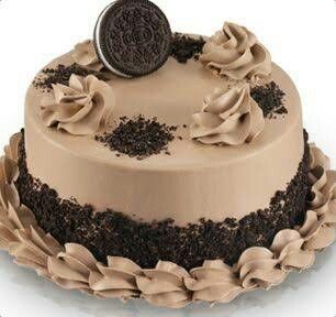 a chocolate cake with oreo cookies on top