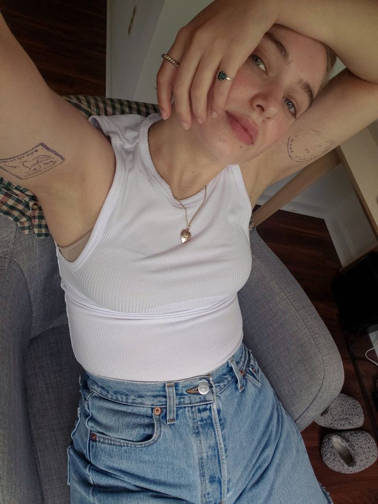 Summer outfits 2022 simple silver jewelry with white tank top muscle tee and Levi's 501 vintage cutoff shorts White Tank Top And Jeans, Tank Top And Jeans, Summer Outfits 2022, Masc Women, Simple Silver Jewelry, Cutoff Shorts, 501 Jeans, Outfits 2022, Levi's 501