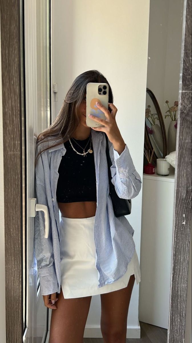 Outfit Goals Classy, Casual Night Summer Outfits, Tropical Professional Outfit, Aritzia Inspired Outfit, Ny Spring Outfits, Asia Outfit Ideas, Outfits For Vegas In April, Outfits With White Button Up Shirt, Button Down Outfit Women