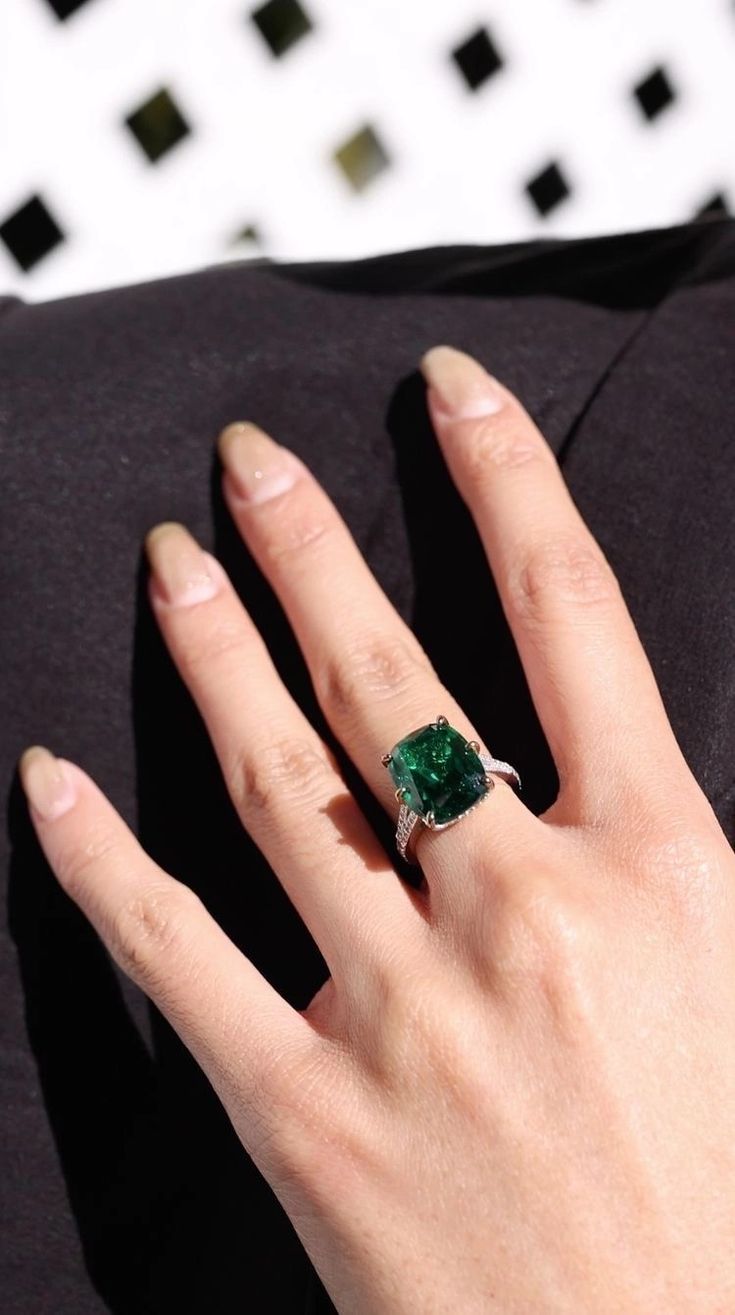 Emerald Ring Design, Emerald Stone Rings, Orange Gem, Big Stone Ring, Green Emerald Ring, Green Stone Rings, Emerald Diamond Ring, Rich Green, Emerald Engagement