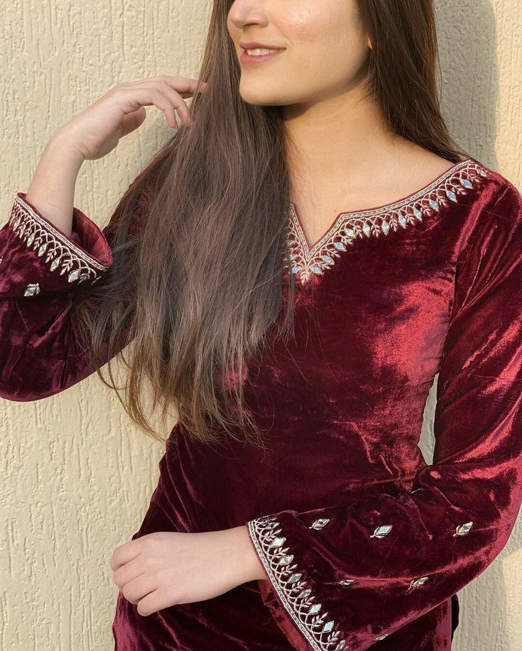 Embroidery On Velvet Suits, Velvet Suit Design, Venomous Snakes, Lace Dress Design, Velvet Dress Designs, Pakistani Fashion Party Wear, Beautiful Pakistani Dresses, Mode Abaya, Velvet Suit