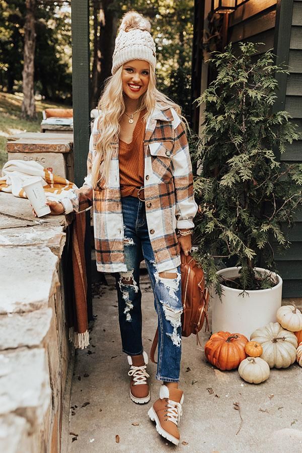 Oversized Flannel Outfits, Long Flannel, Flannel Outfits, Oversized Flannel, Accent Chest, The Rockies, Loose Sleeves, Summer Fashion Trends, Current Fashion Trends