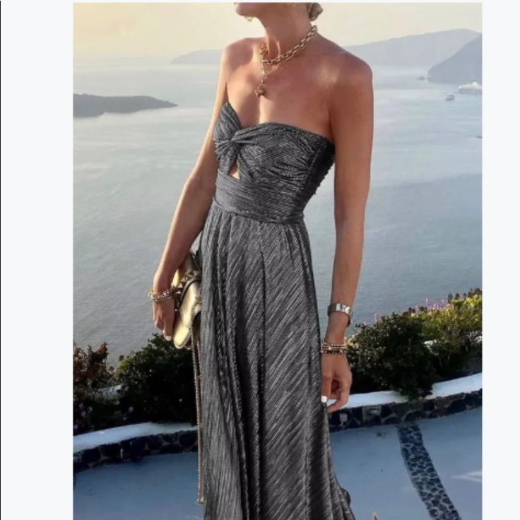 Brand New Dress. Floor Length, Perfect For Weddings Or A Formal Event Chique Outfit, 파티 드레스, Shiny Dresses, Party Kleidung, Off Shoulder Fashion, Maxi Dress Party, Tube Dress, Cutout Dress, Celebrity Dresses