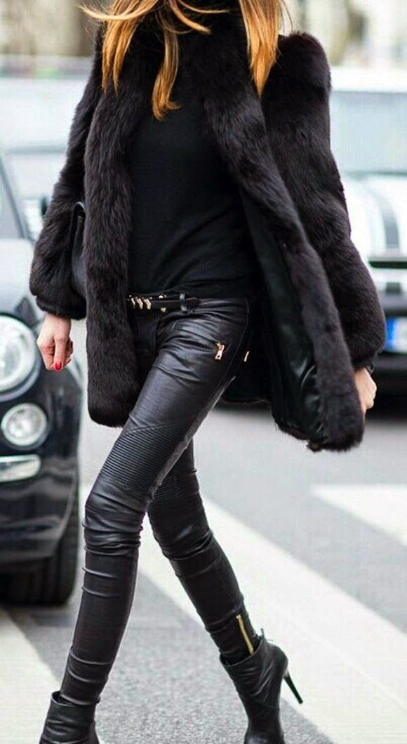 Black leather pants and fur coat                                                                                                                                                                                 More Walking Down The Street, Rocker Girl, Legging Outfits, Black Leather Pants, Cooler Look, Mode Inspo, Looks Chic, Inspired Outfits, 가을 패션