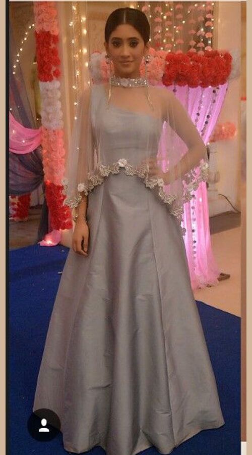 Lovely Grey Silk Bollywood Style Gown for Party Bollywood Style Sleeveless Organza Dress, Sleeveless Anarkali Set For Party, Sleeveless Evening Lehenga With Dupatta, Sleeveless Bollywood Anarkali Set For Party, Evening Gown With Pallu In Traditional Drape, Evening Gown With Traditional Drape And Pallu, Anarkali Gown For Evening With Traditional Drape, Evening Anarkali Gown With Traditional Drape, Traditional Drape Zari Work Evening Dresses