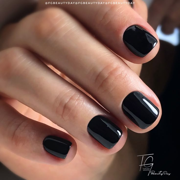 Black Squoval Nails, Black Manicure Short, Squoval Nails, Nail Shimmer, Grunge Nails, Casual Nails, Cute Gel Nails, I Love Nails, Oval Nails