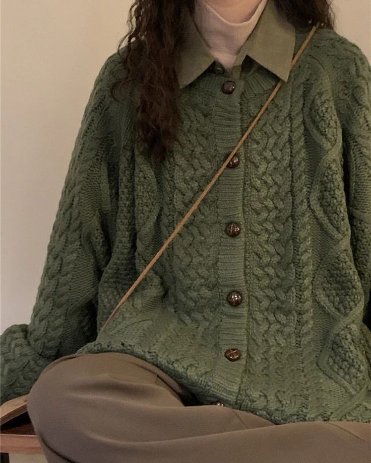 Cute Green Sweater, Green Sweater Aesthetic, How To Style A Sweater Dress, Green Aesthetic Fashion, Green And Brown Outfit, Green Knitted Sweater, Green Sweaters, Autumn Cardigan, Green Clothes