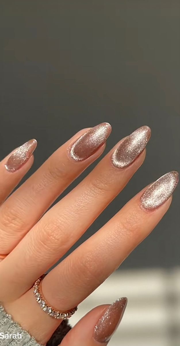 Explore the beauty of Timeless Elegance with our Artwork on Nails collection. From classic floral motifs to modern abstract designs, each nail art idea is a work of art that stands the test of time. Perfect for any occasion, these designs will add a touch of sophistication and creativity to your look. #NailArt #TimelessElegance #ClassicDesigns #ModernManicure. Champagne Cateye Nails, Light Brown Cat Eye Nails, Dip Nail Designs New Years, New Year’s Eve Nails￼, Maquillage Yeux Cut Crease, Nye Nails, Velvet Nails, Fall Nail Ideas, Eye Nails