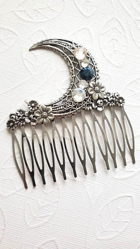 Crescent Moon Hair Clip, Crescent Moon Accessories, Celestial Hair Comb, Moon Hair Piece, Celestial Hair Accessories, Moon Hair Accessories, Hair Accessories Aesthetic, Mystical Wedding, Moon Hair Clip