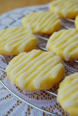 some cookies are cooling on a wire rack