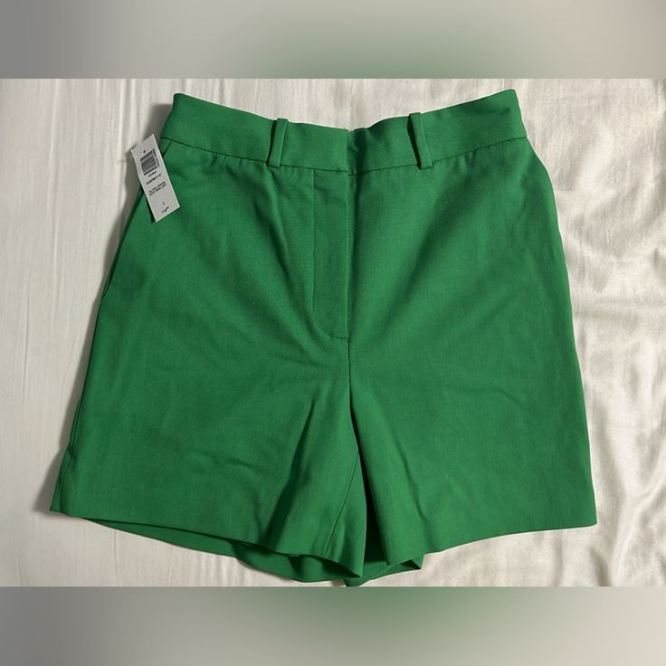 Brand New With Tags Green Cotton Shorts For Work, Chic Green Relaxed Fit Shorts, Green Cotton Workwear Shorts, Green Shorts For Workwear In Spring, Fitted Green Bermuda Shorts For Spring, Green Short Pants For Spring, Spring Workwear Cargo Shorts, Spring Workwear Shorts, Spring Green Short Pants