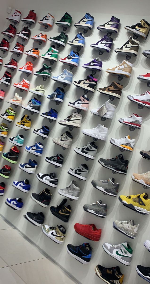 Nike Shoe Boxes On Wall, Stylish Shoes For Boys, Jordans Collection, Mode Indie, Jordan Store, Sneaker Closet, Jordan Collection, Nike Shoes Women Fashion, Shoe Room